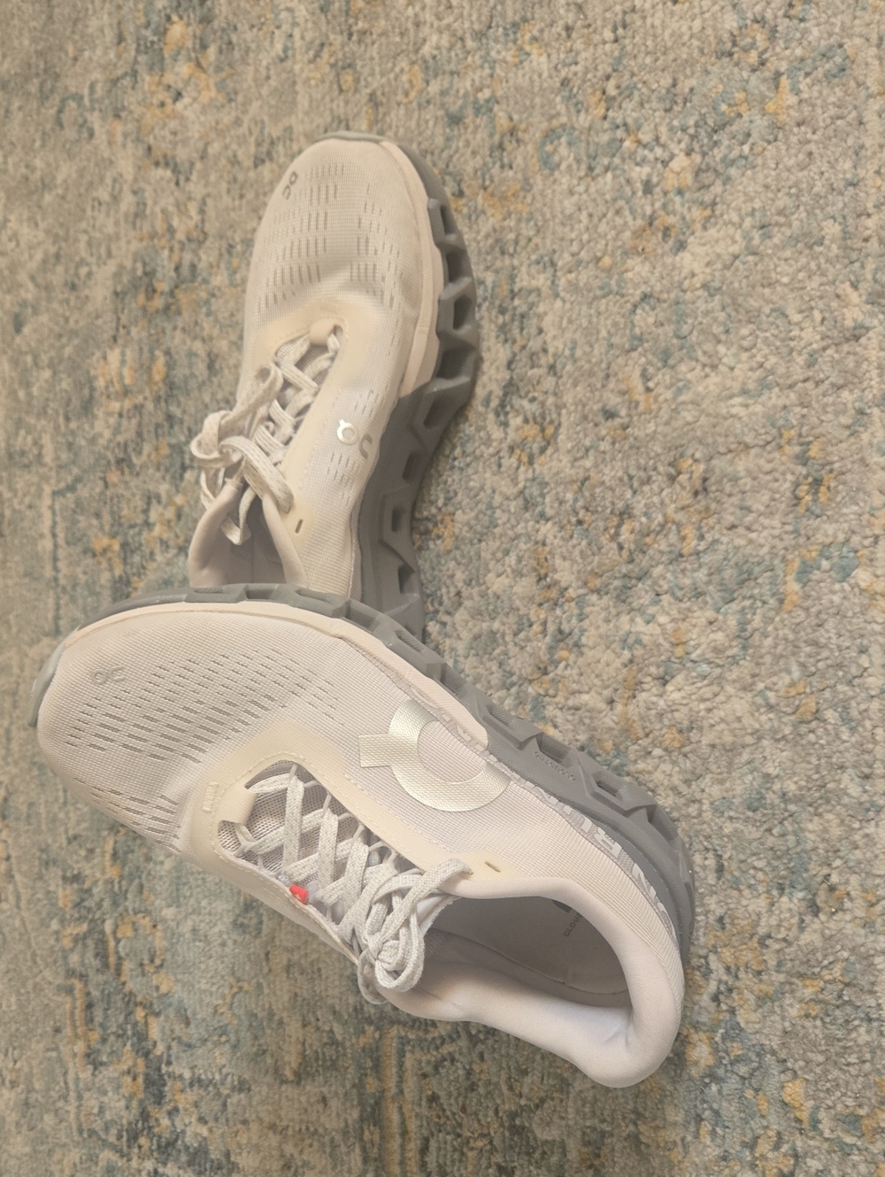 Women's Light Gray Performance Sneakers with Sculpted Gray Sole